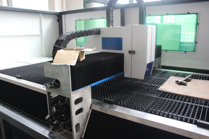IPG 700w Sheet Metal Cutting Machine Laser Machine China Manufacturer